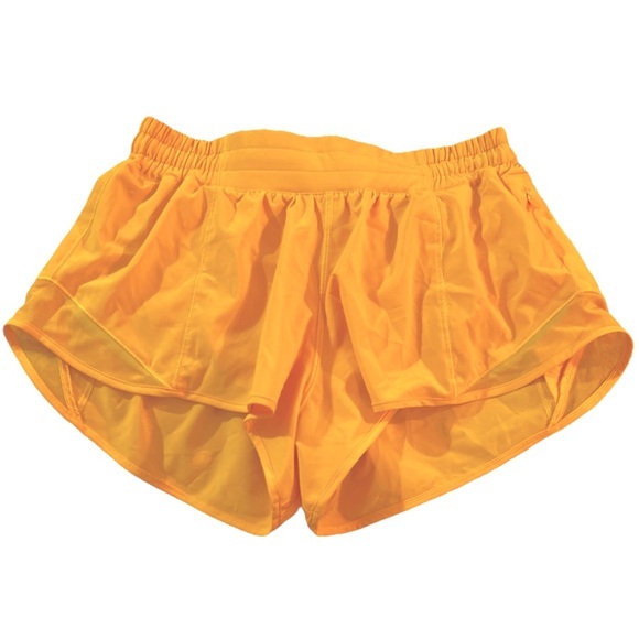 lululemon athletica Pants - NEW 🍋 Lululemon Hotty Hot Low-Rise Lined Short 2.5"
Clementine size 6